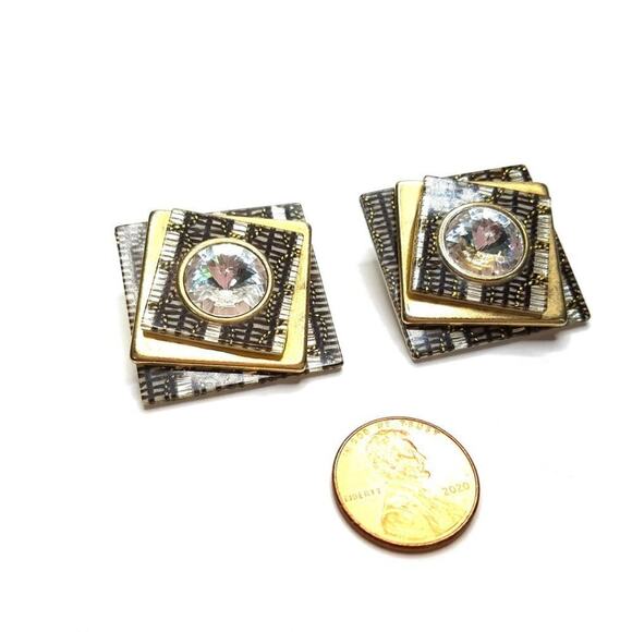 Vintage Clear Rivoli Rhinestone Layered Ceramic Clip Earrings, 1 1/8 Inches - Picture 5 of 7